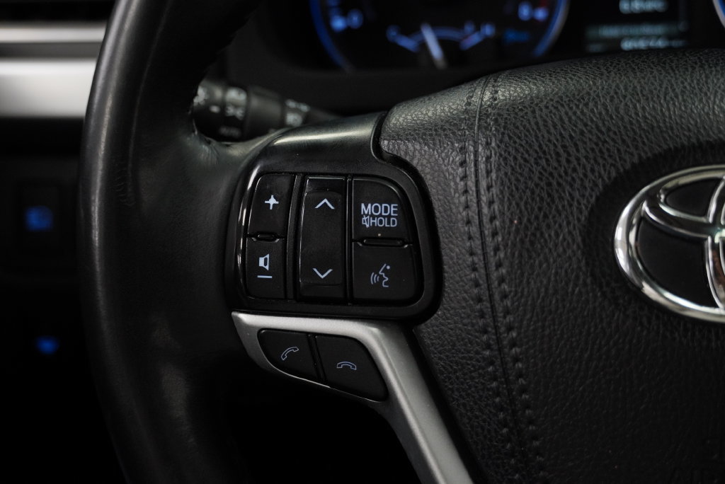 Used 2019 Toyota Highlander XLE AWD/4WD image 31