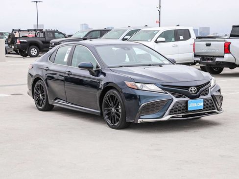 Used 2021 Toyota Camry XSE FWD image 3