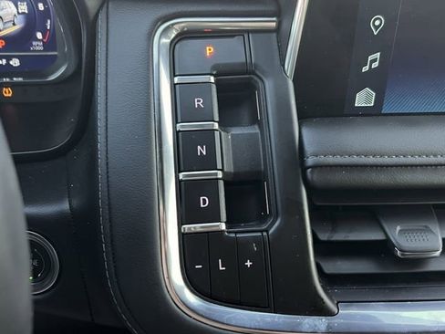 Used 2024 Chevrolet Tahoe Z71 w/ Luxury Package image 19