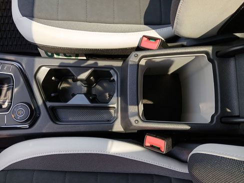 New 2025 Volkswagen Taos SE image 25