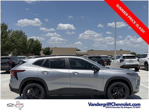 New 2026 Chevrolet Trax ACTIV w/ Sunroof Package FWD image 3