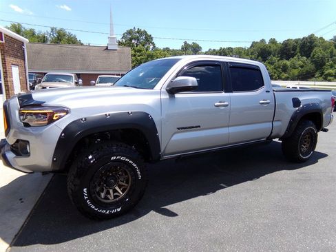 Used 2021 Toyota Tacoma SR5 AWD/4WD image 1