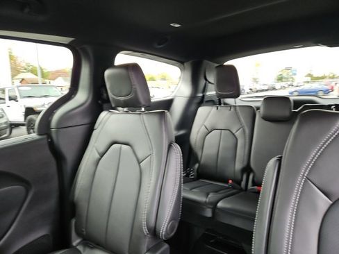 New 2026 Chrysler Pacifica Select image 20