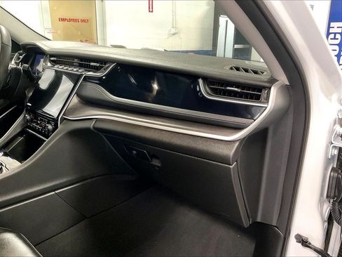 Used 2023 Jeep Grand Cherokee 4WD 4xe image 13
