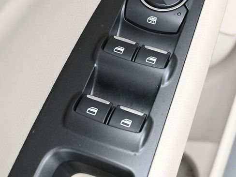 Used 2020 Ford Fusion SEL image 13