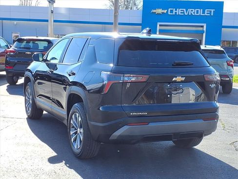 Used 2025 Chevrolet Equinox LT image 2