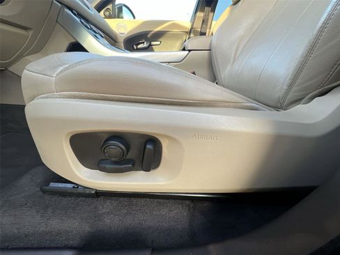 Used 2016 Land Rover Range Rover Evoque SE Premium image 9