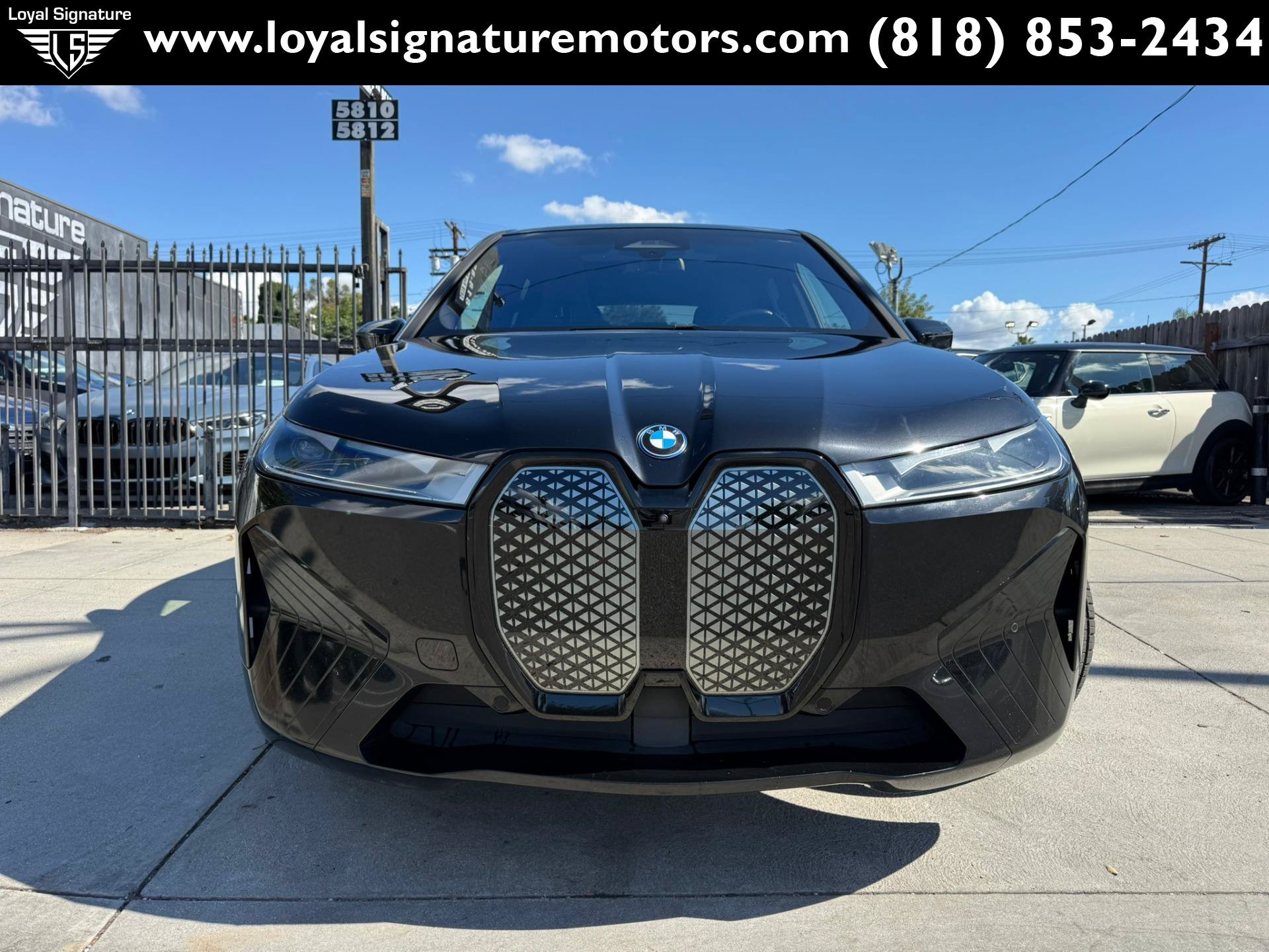 Used 2024 BMW iX xDrive50 w/ Sport Package AWD/4WD image 2