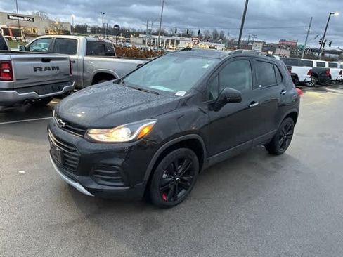 Used 2018 Chevrolet Trax LT w/ Sun & Sound Package image 12