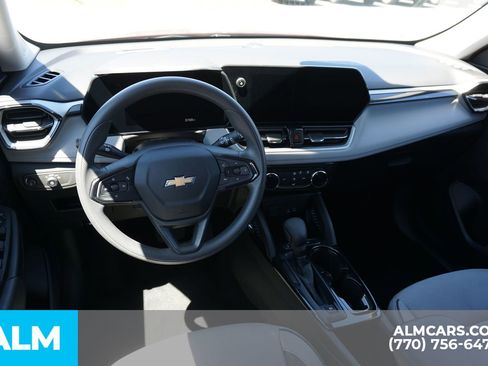 Used 2025 Chevrolet TrailBlazer LT FWD image 30