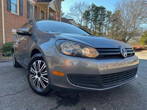 Used 2011 Volkswagen Golf 4-Door FWD image 6