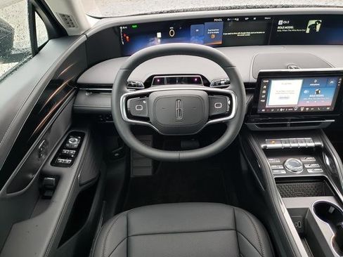 New 2026 Lincoln Nautilus Premier image 17