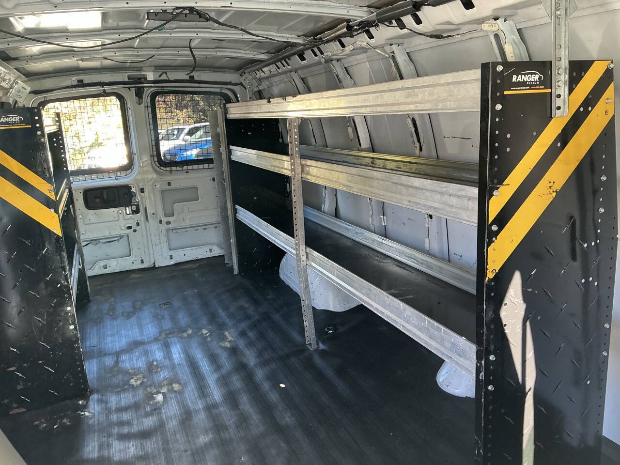 Used 2018 Chevrolet Express 2500 Extended RWD image 15