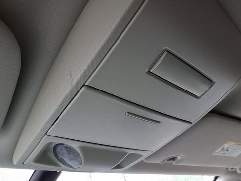 Used 2018 Dodge Grand Caravan SE w/ UConnect Hands-Free Group FWD image 32