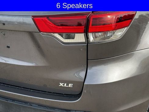 Used 2019 Toyota Highlander XLE image 6