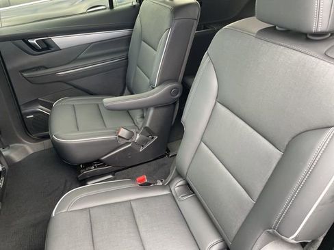 Used 2025 Buick Enclave Preferred FWD image 18