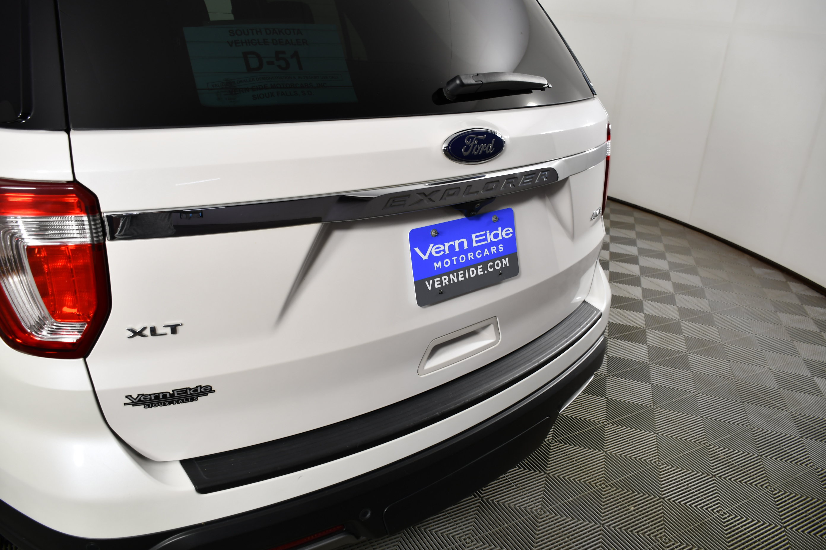 Used 2019 Ford Explorer XLT w/ Equipment Group 202A AWD/4WD image 15