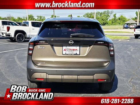 Used 2025 Nissan Kicks SV w/ Charging Package FWD image 4