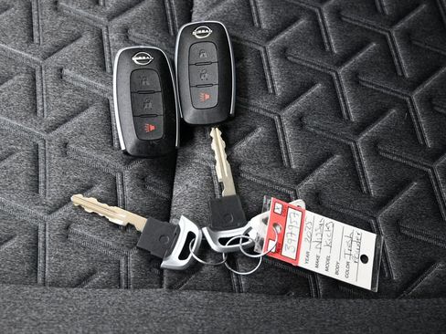 Used 2025 Nissan Kicks SV AWD/4WD image 30