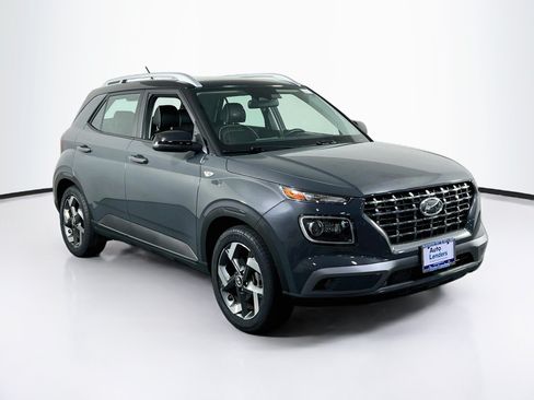 Used 2023 Hyundai Venue Limited FWD image 3