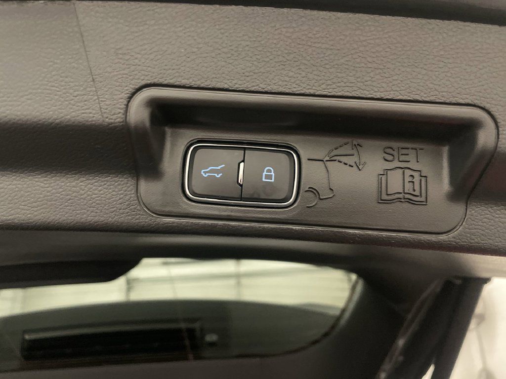 Used 2025 Ford Explorer ST-Line w/ ST-Line Street Pack AWD/4WD image 32