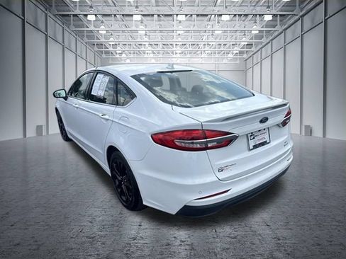 Used 2020 Ford Fusion SE w/ Equipment Group 151A FWD image 3