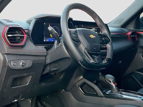 Used 2025 Chevrolet TrailBlazer RS w/ Driver Confidence Package image 9