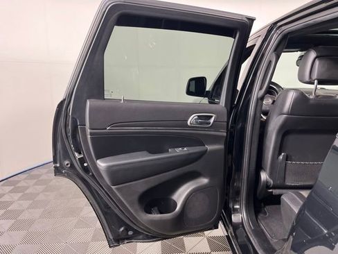 Used 2019 Jeep Grand Cherokee Altitude AWD/4WD image 38