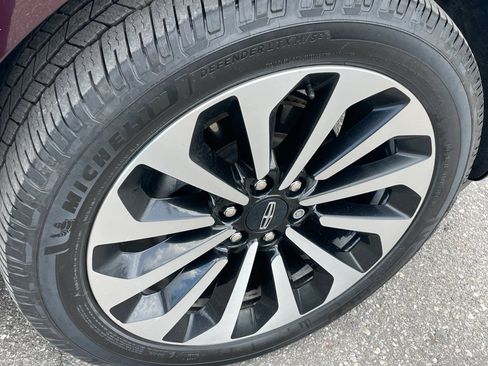 Used 2023 Lincoln Navigator Reserve AWD/4WD image 12