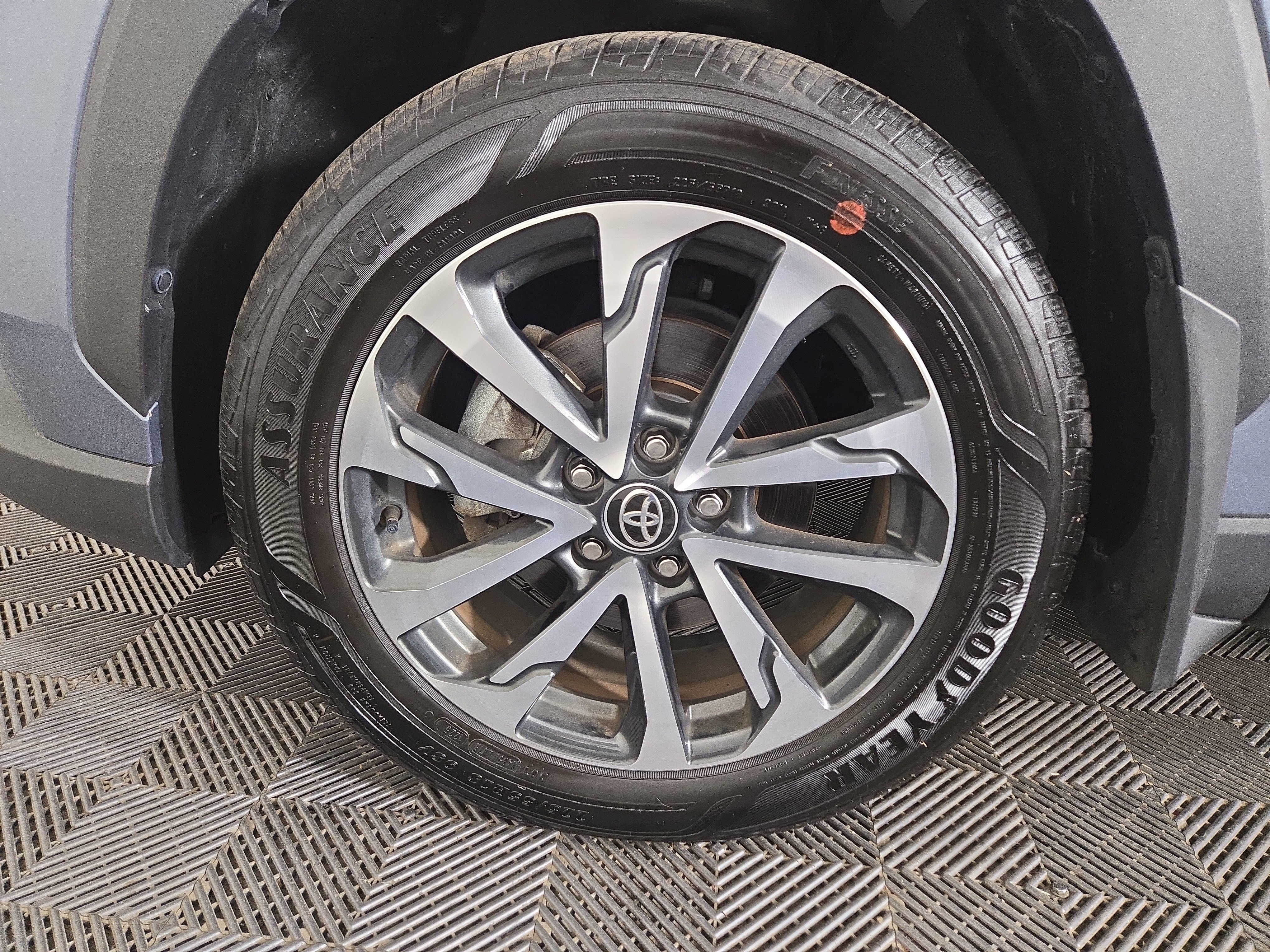 Used 2025 Toyota Corolla Cross XLE FWD image 32