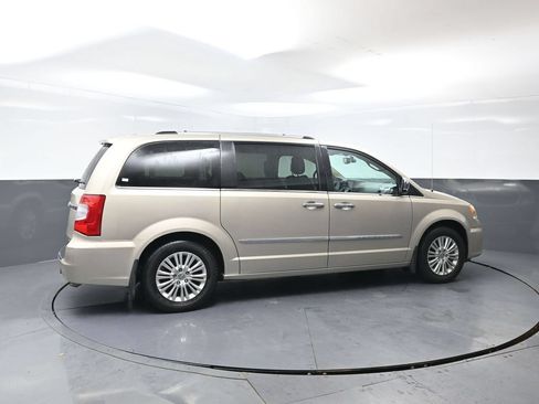 Used 2015 Chrysler Town & Country Limited Platinum w/ Trailer Tow Group FWD image 2