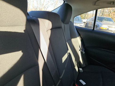 Used 2021 Toyota Corolla LE image 12