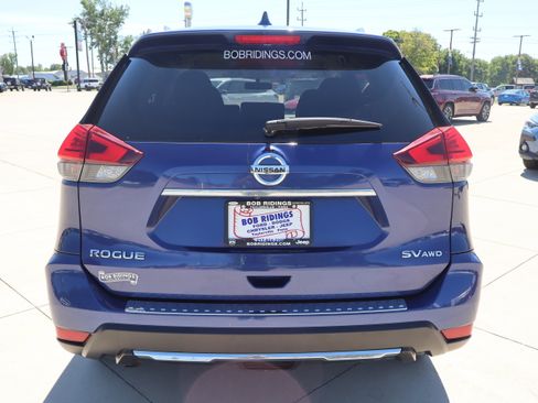 Used 2017 Nissan Rogue SV AWD/4WD image 6