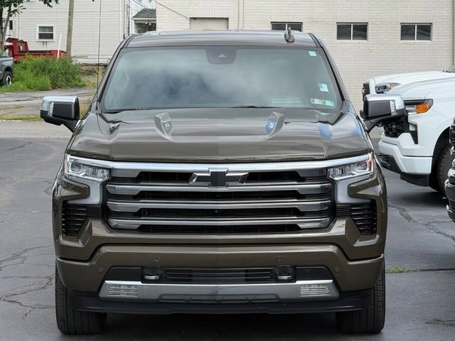 Used 2023 Chevrolet Silverado 1500 High Country w/ High Country Premium Package AWD/4WD image 2