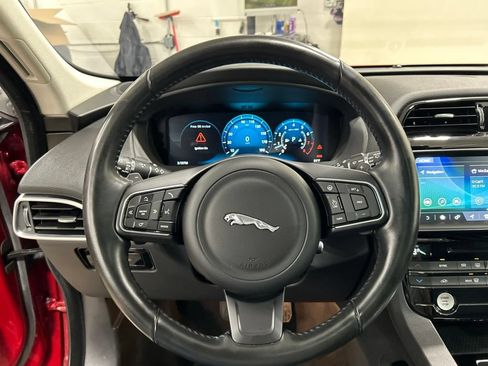 Used 2017 Jaguar F-PACE Prestige AWD/4WD image 17