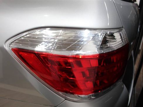 Used 2013 Toyota Highlander SE AWD/4WD image 11