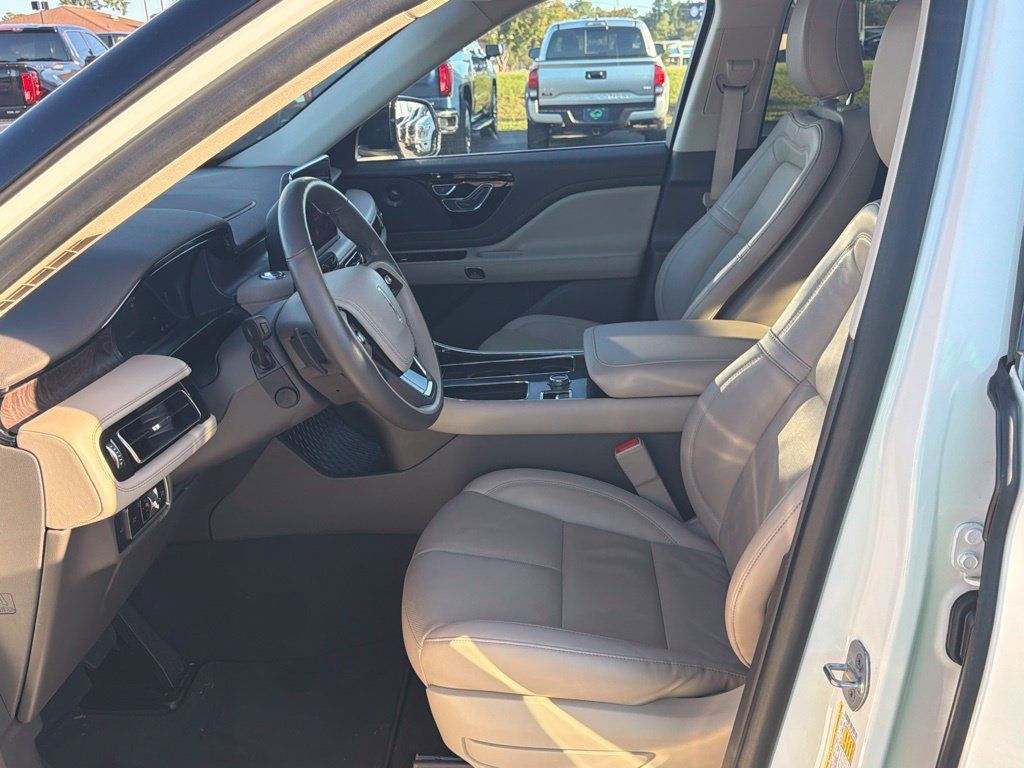 Used 2023 Lincoln Aviator Reserve w/ Equipment Group 201A RWD image 7