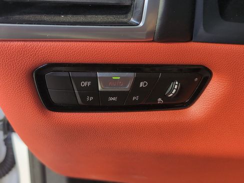 Used 2021 BMW M850i xDrive Convertible w/ Driving Assistance Package image 15