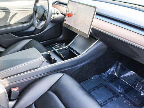 Used 2020 Tesla Model 3 Long Range image 17