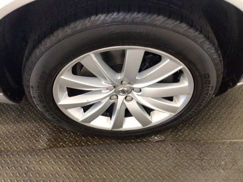 Used 2016 Volvo XC90 T6 Momentum w/ Vision Package image 27