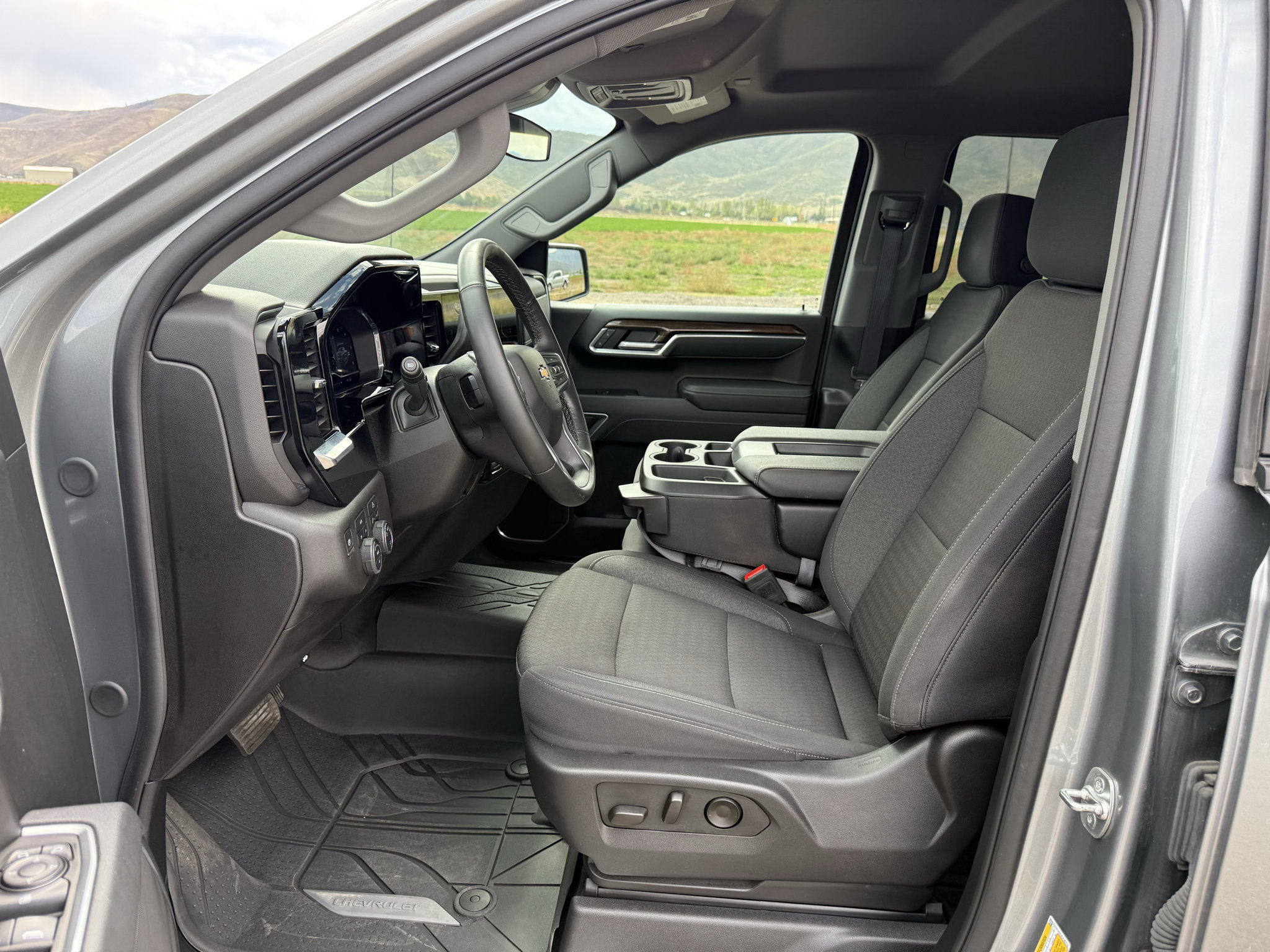 Used 2025 Chevrolet Silverado 1500 LT w/ Protection Package AWD/4WD image 17