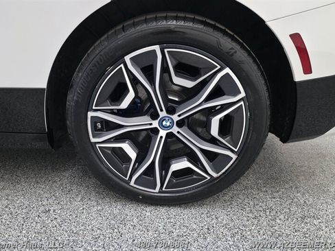 Used 2024 BMW iX xDrive50 w/ Sport Package AWD/4WD image 13