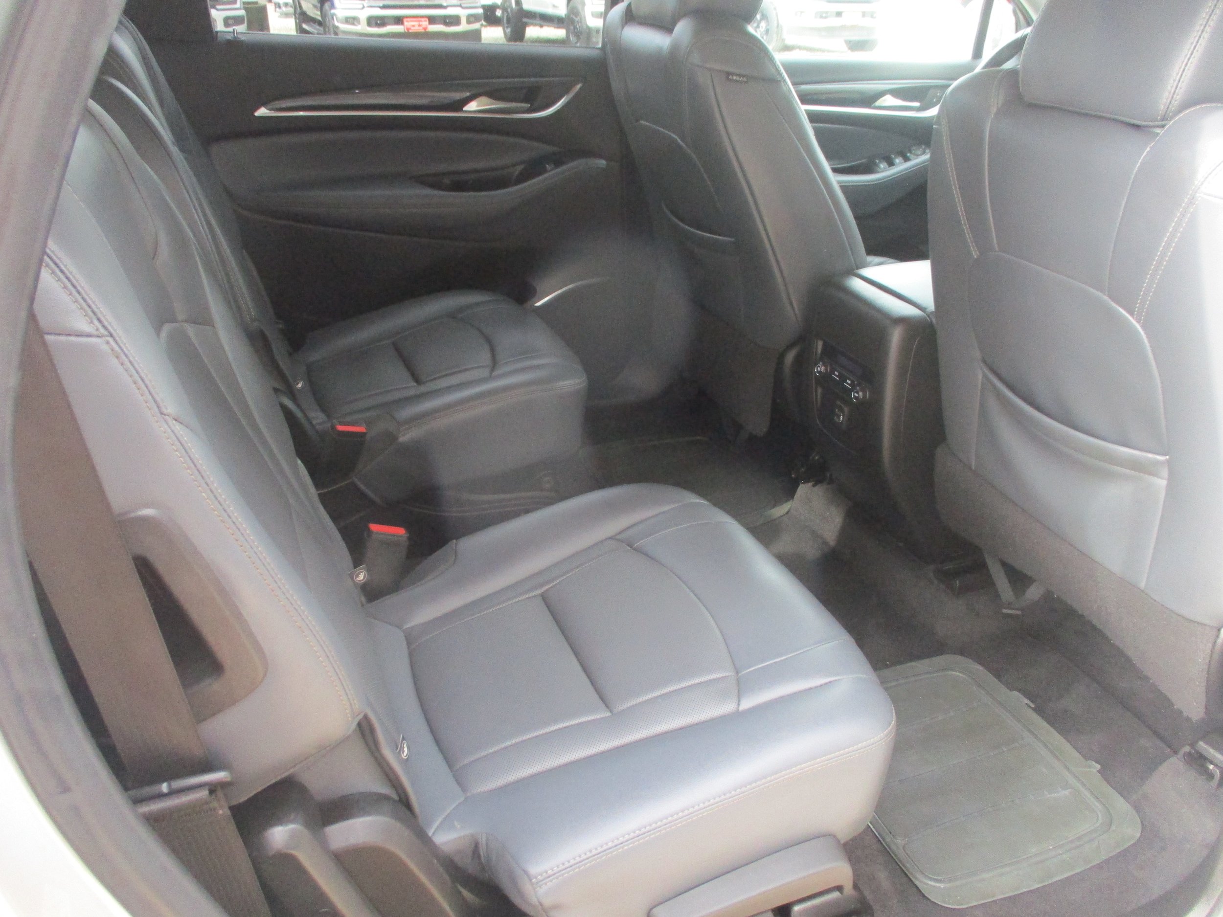 Used 2020 Buick Enclave Essence FWD image 11