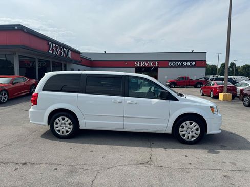 Used 2017 Dodge Grand Caravan SE w/ Power Window Group FWD image 2