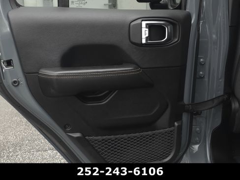 Used 2025 Jeep Wrangler Sahara image 28