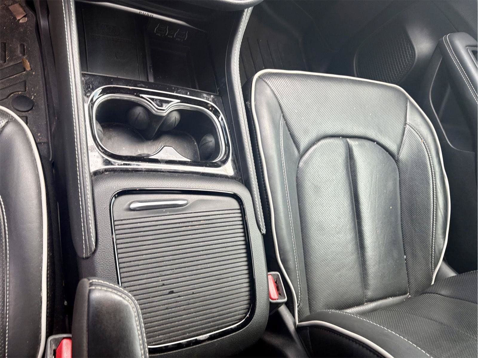Used 2024 Chrysler Pacifica Limited w/ S Appearance Package FWD image 18