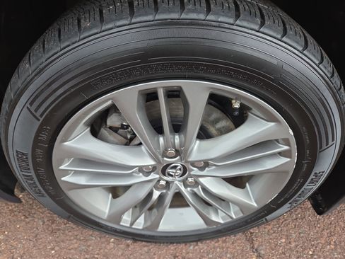 Used 2015 Toyota Camry LE image 12