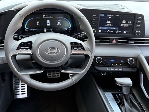 New 2025 Hyundai Elantra Sport FWD image 11