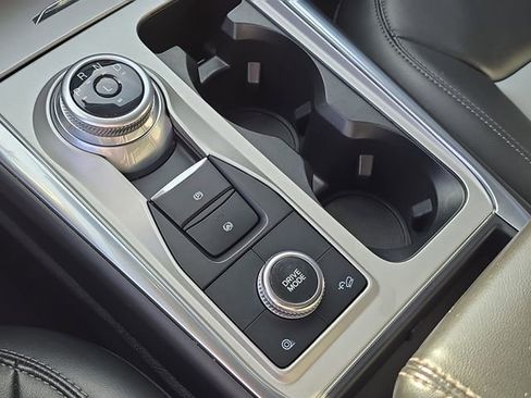 Used 2022 Ford Explorer XLT w/ Equipment Group 202A image 32