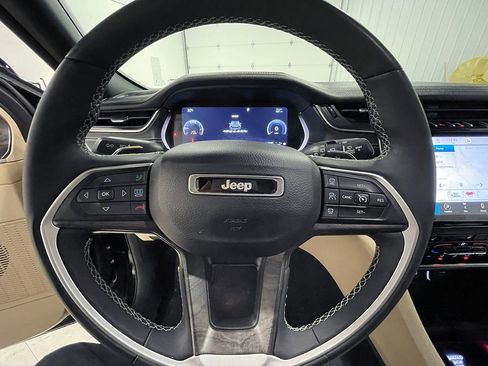Used 2023 Jeep Grand Cherokee Limited image 33